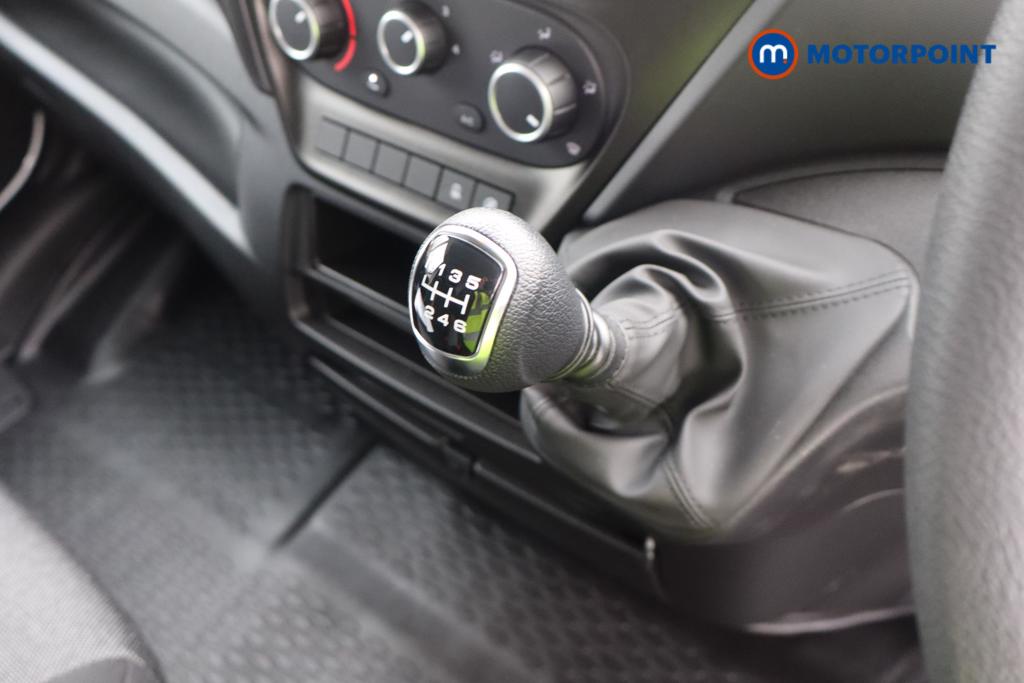 Iveco Daily Business Manual Diesel High Volume-High Roof Van - Stock Number (1597403) - Drivers side