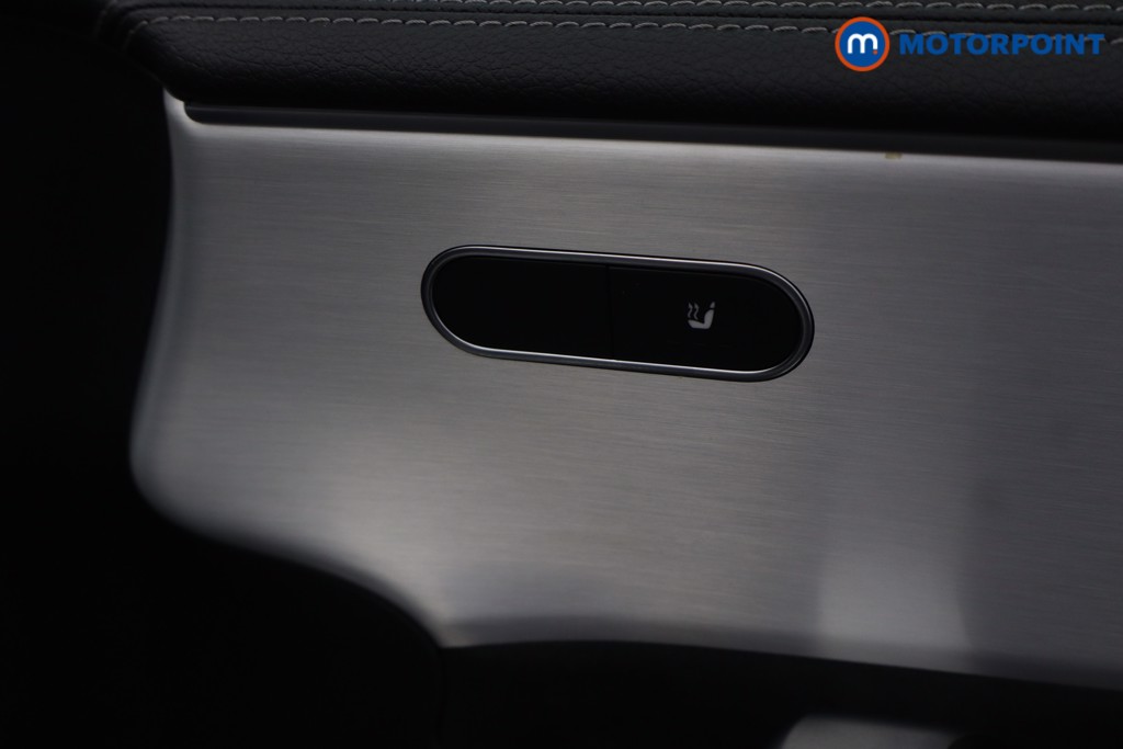 Mercedes-Benz A Class Amg Line Executive Edition Automatic Petrol Hatchback - Stock Number (1597833) - 20th supplementary image