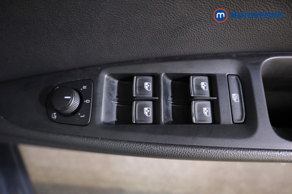 Seat Leon Fr Black Edition Manual Petrol Hatchback - Stock Number (1598872) - 9th supplementary image