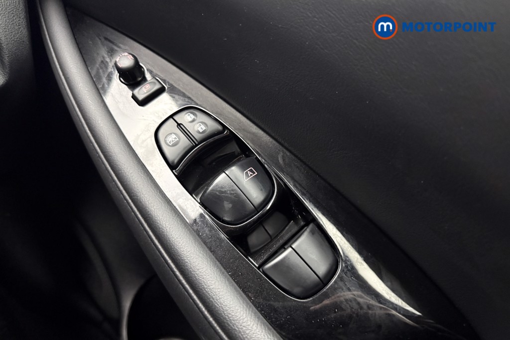 Nissan Leaf N-Connecta Automatic Electric Hatchback - Stock Number (1598948) - 17th supplementary image