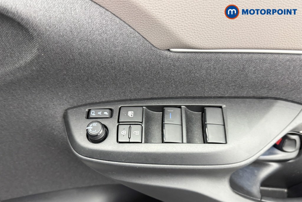 Toyota Yaris Cross Excel Automatic Petrol-Electric Hybrid Estate - Stock Number (1600305) - 17th supplementary image