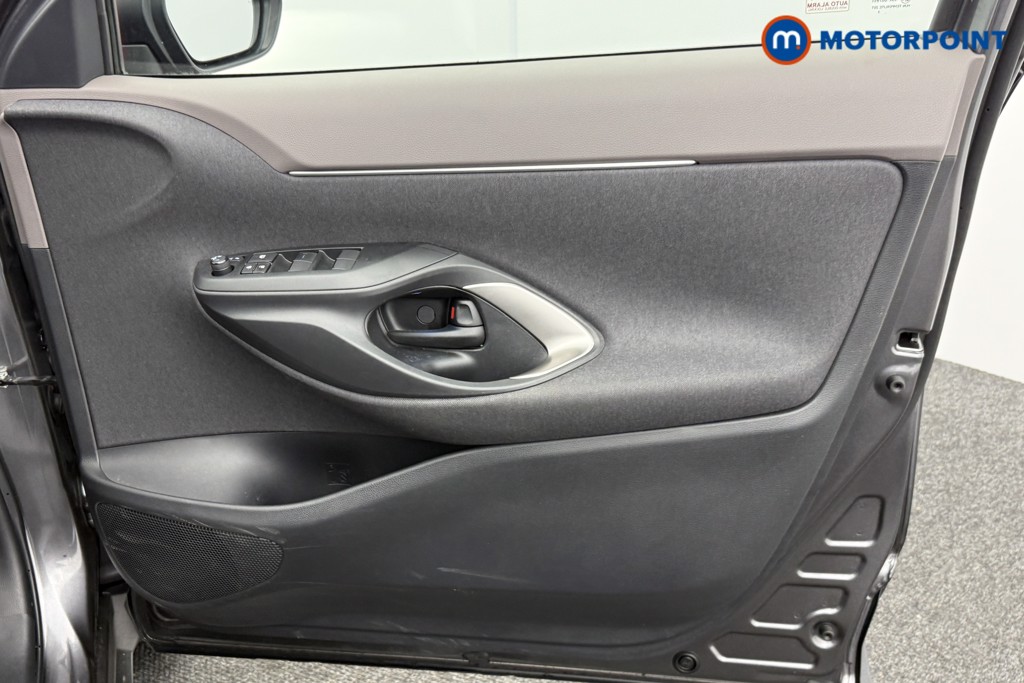 Toyota Yaris Cross Excel Automatic Petrol-Electric Hybrid Estate - Stock Number (1600305) - 18th supplementary image