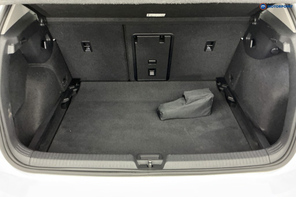 Volkswagen Golf Active Automatic Petrol Hatchback - Stock Number (1593990) - 3rd supplementary image