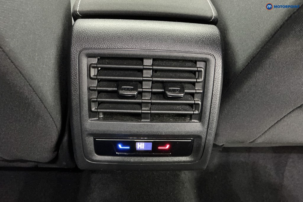 Volkswagen Golf Active Automatic Petrol Hatchback - Stock Number (1593990) - 9th supplementary image