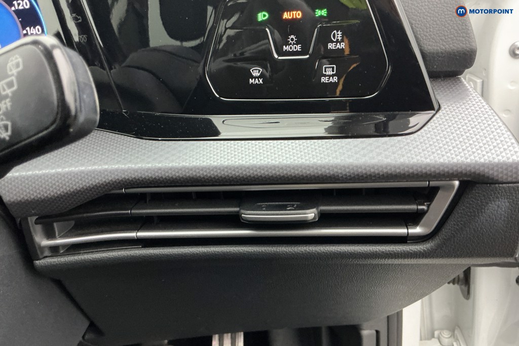 Volkswagen Golf Active Automatic Petrol Hatchback - Stock Number (1593990) - 19th supplementary image