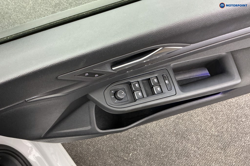 Volkswagen Golf Active Automatic Petrol Hatchback - Stock Number (1593990) - 21st supplementary image