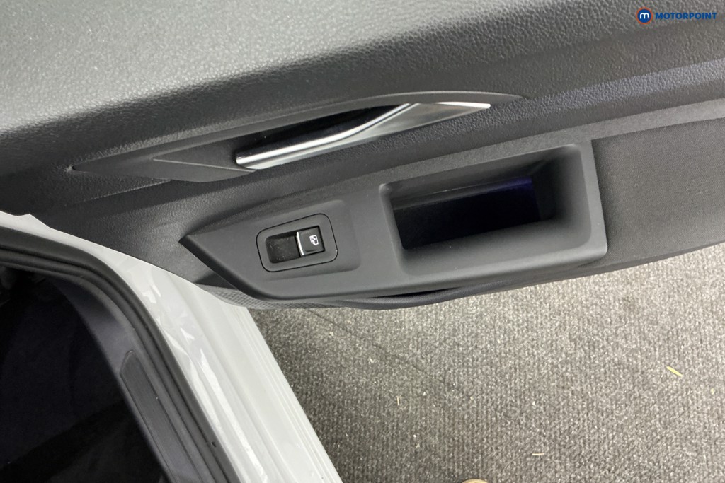 Volkswagen Golf Active Automatic Petrol Hatchback - Stock Number (1593990) - 23rd supplementary image