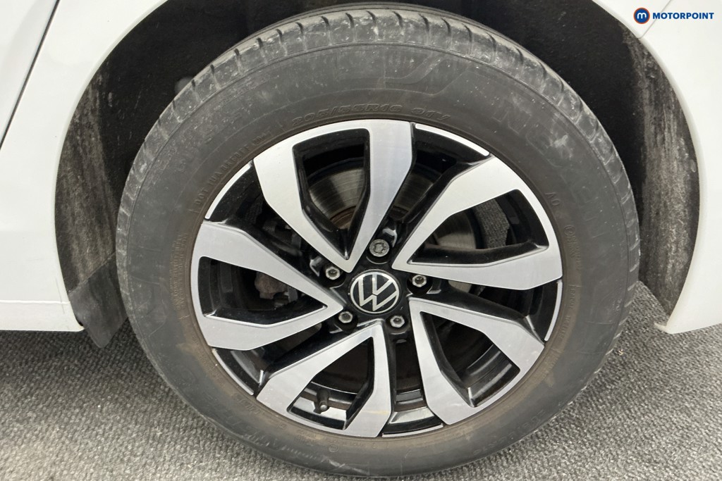 Volkswagen Golf Active Automatic Petrol Hatchback - Stock Number (1593990) - 35th supplementary image