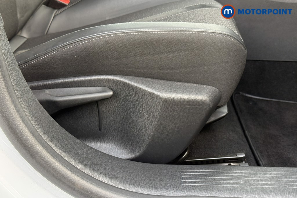 Peugeot 308 GT Automatic Petrol Estate - Stock Number (1594921) - 19th supplementary image