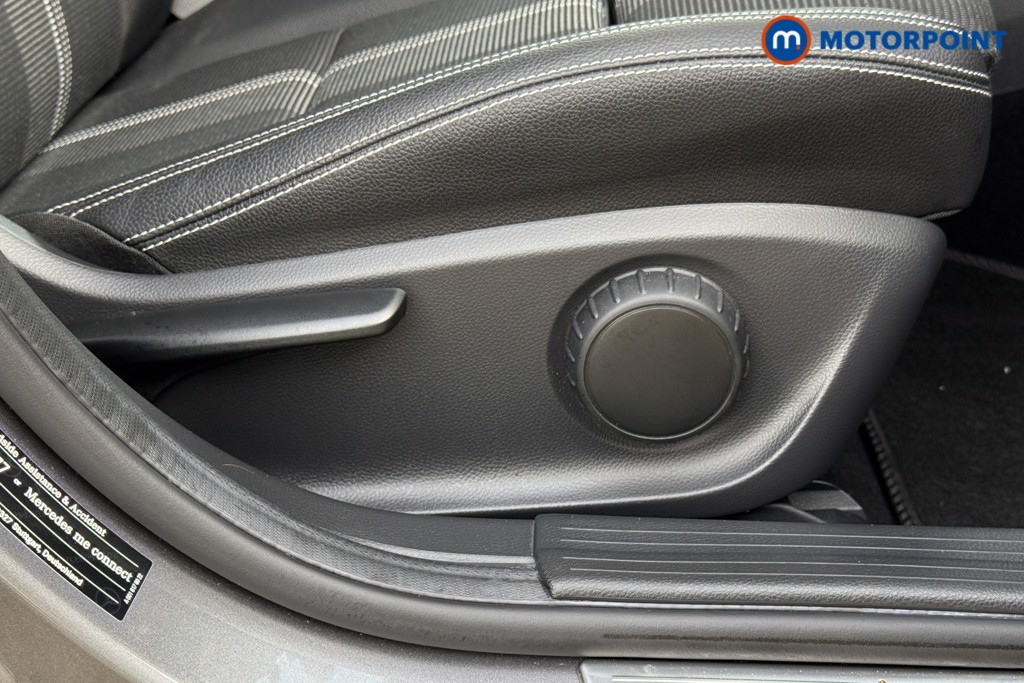 Mercedes-Benz GLA Urban Edition Automatic Petrol SUV - Stock Number (1595507) - 19th supplementary image