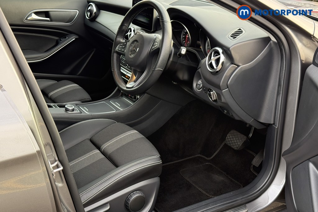 Mercedes-Benz GLA Urban Edition Automatic Petrol SUV - Stock Number (1595507) - 1st supplementary image