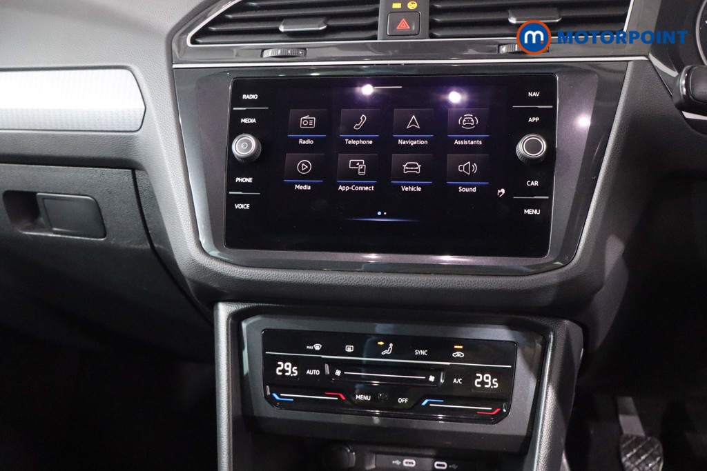 Volkswagen Tiguan Life Manual Petrol SUV - Stock Number (1595891) - 15th supplementary image