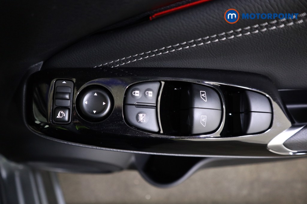 Nissan Juke Tekna Automatic Petrol SUV - Stock Number (1596677) - 8th supplementary image