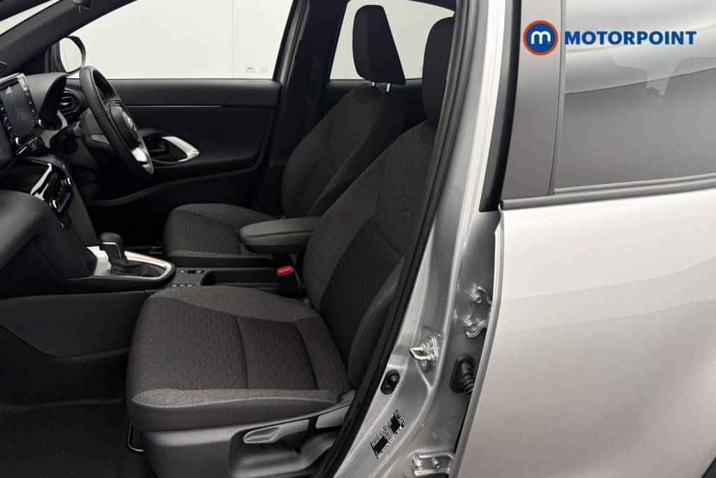 Toyota Yaris Cross Design Automatic Petrol-Electric Hybrid Estate - Stock Number (1597389) - 2nd supplementary image