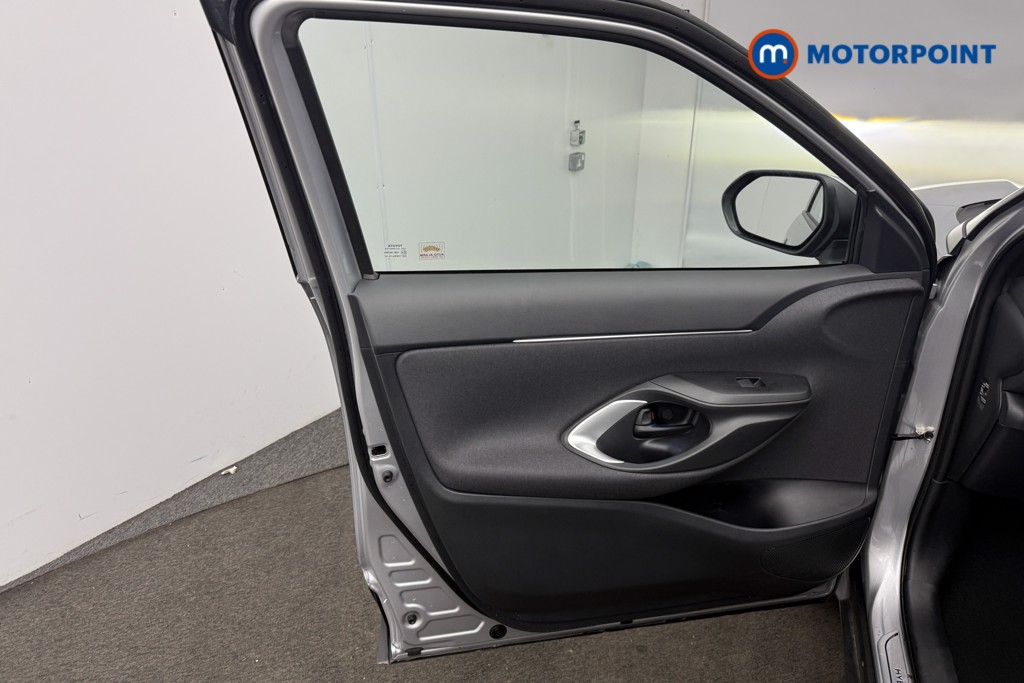 Toyota Yaris Cross Design Automatic Petrol-Electric Hybrid Estate - Stock Number (1597389) - 4th supplementary image