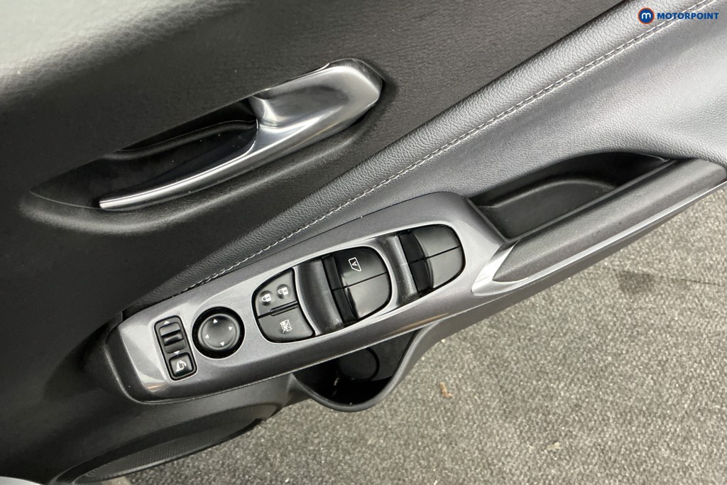 Nissan Juke Tekna Manual Petrol SUV - Stock Number (1598130) - 23rd supplementary image