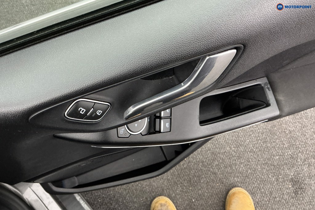 Ford Fiesta Titanium Manual Petrol Hatchback - Stock Number (1598158) - 21st supplementary image