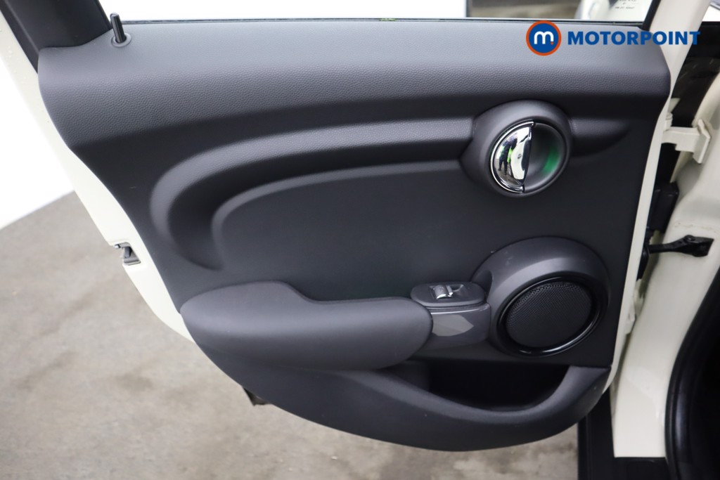 Mini Hatchback Cooper Classic Manual Petrol Hatchback - Stock Number (1601600) - 32nd supplementary image