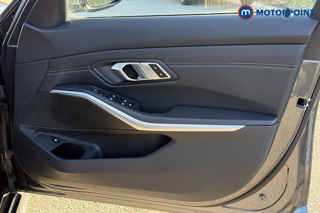 BMW 3 Series M Sport Automatic Petrol Plug-In Hybrid Saloon - Stock Number (1599704) - 12th supplementary image