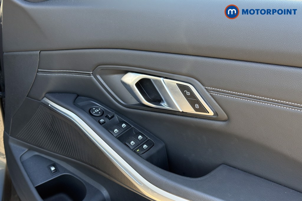 BMW 3 Series M Sport Automatic Petrol Plug-In Hybrid Saloon - Stock Number (1599704) - 13th supplementary image