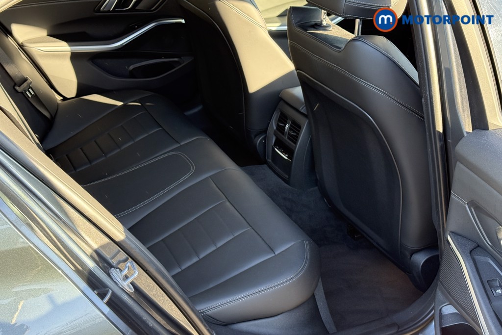 BMW 3 Series M Sport Automatic Petrol Plug-In Hybrid Saloon - Stock Number (1599704) - 22nd supplementary image