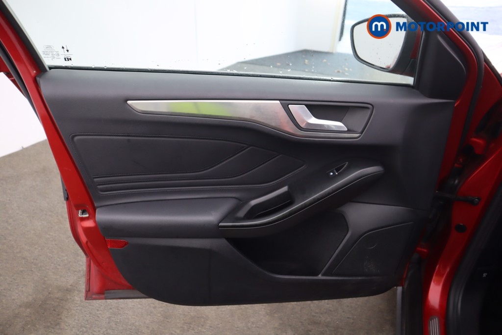 Ford Focus Titanium Edition Manual Petrol Hatchback - Stock Number (1599971) - 33rd supplementary image