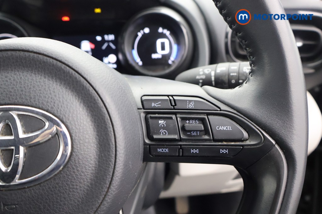 Toyota Yaris Excel Automatic Petrol-Electric Hybrid Hatchback - Stock Number (1582300) - 3rd supplementary image