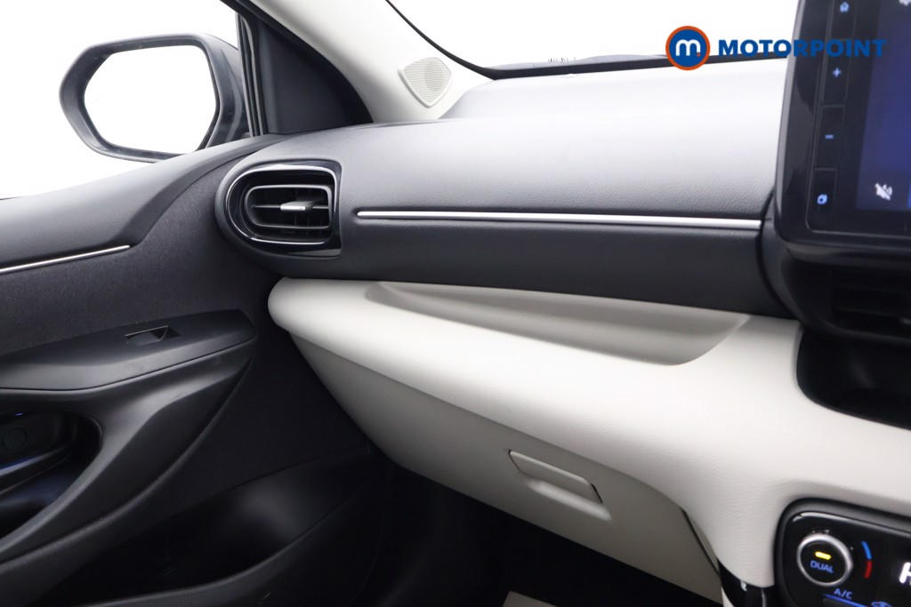 Toyota Yaris Excel Automatic Petrol-Electric Hybrid Hatchback - Stock Number (1582300) - 9th supplementary image