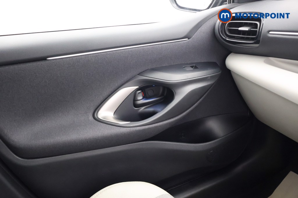 Toyota Yaris Excel Automatic Petrol-Electric Hybrid Hatchback - Stock Number (1582300) - 10th supplementary image