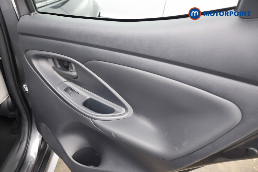 Toyota Yaris Excel Automatic Petrol-Electric Hybrid Hatchback - Stock Number (1582300) - 16th supplementary image