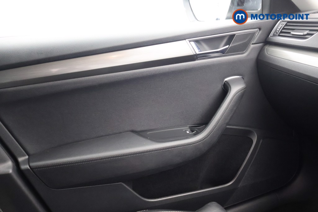 Skoda Superb Se L Manual Diesel Hatchback - Stock Number (1594904) - 14th supplementary image
