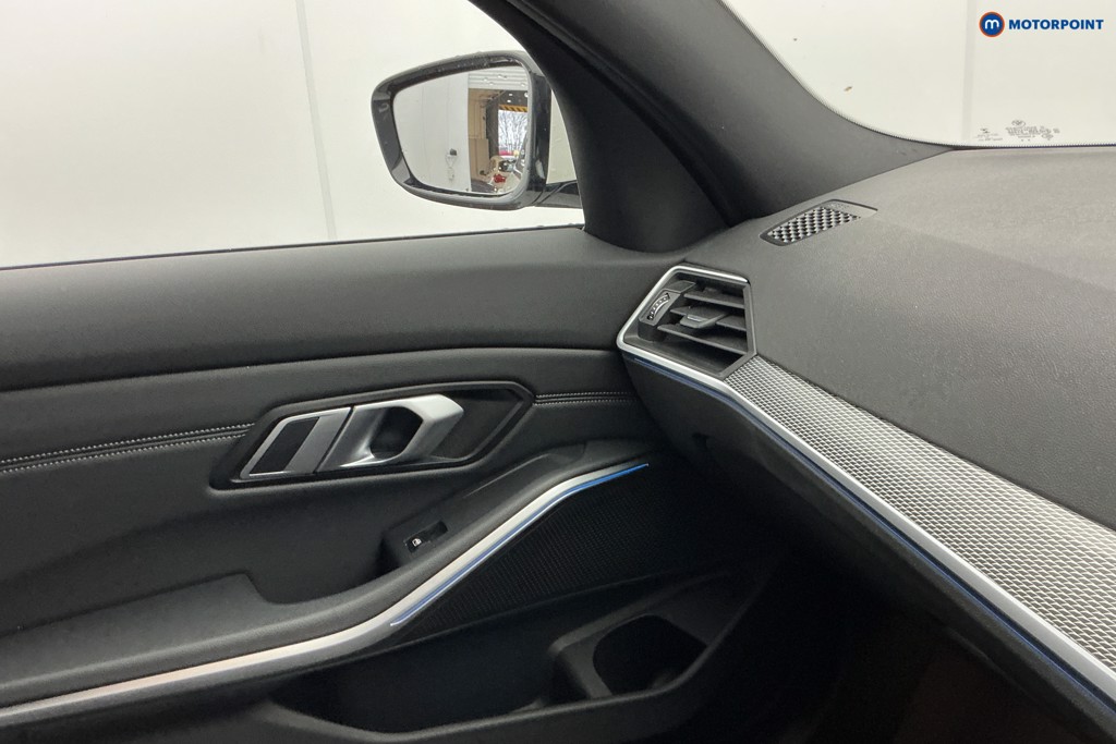 BMW 3 Series M Sport Automatic Petrol Plug-In Hybrid Estate - Stock Number (1595843) - 17th supplementary image