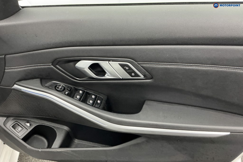 BMW 3 Series M Sport Automatic Petrol Plug-In Hybrid Estate - Stock Number (1595843) - 21st supplementary image