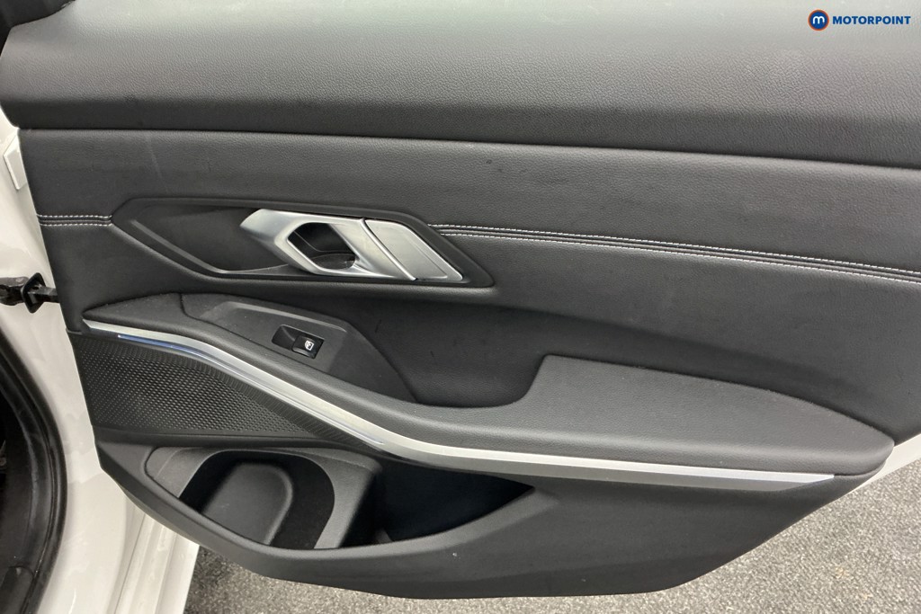 BMW 3 Series M Sport Automatic Petrol Plug-In Hybrid Estate - Stock Number (1595843) - 23rd supplementary image