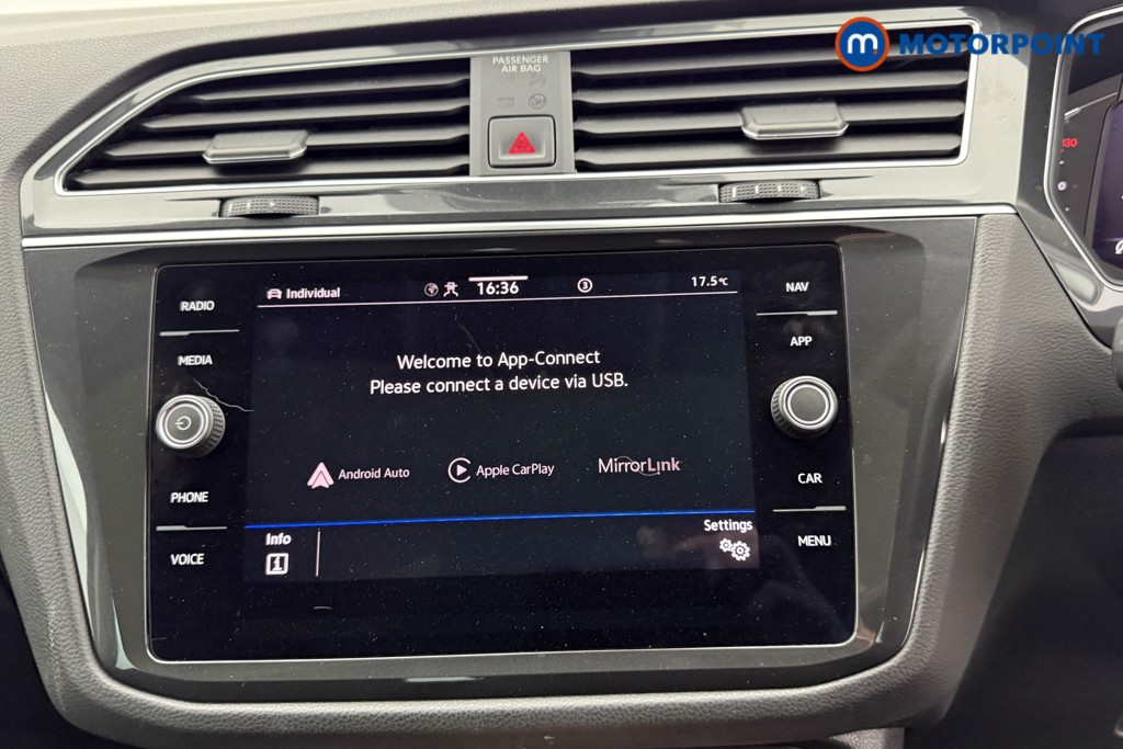 Volkswagen Tiguan Elegance Automatic Petrol SUV - Stock Number (1596480) - 10th supplementary image