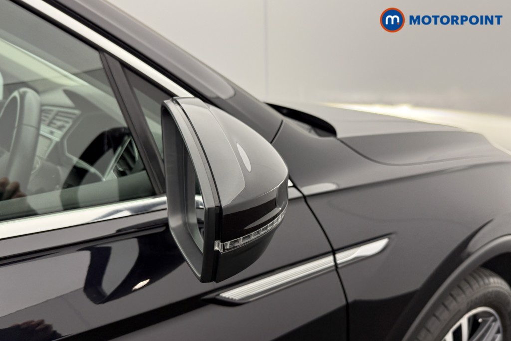 Volkswagen Tiguan Elegance Automatic Petrol SUV - Stock Number (1596480) - 19th supplementary image
