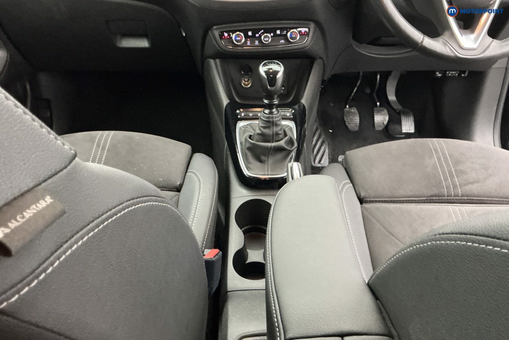 Vauxhall Crossland Ultimate Manual Diesel SUV - Stock Number (1596515) - 12th supplementary image