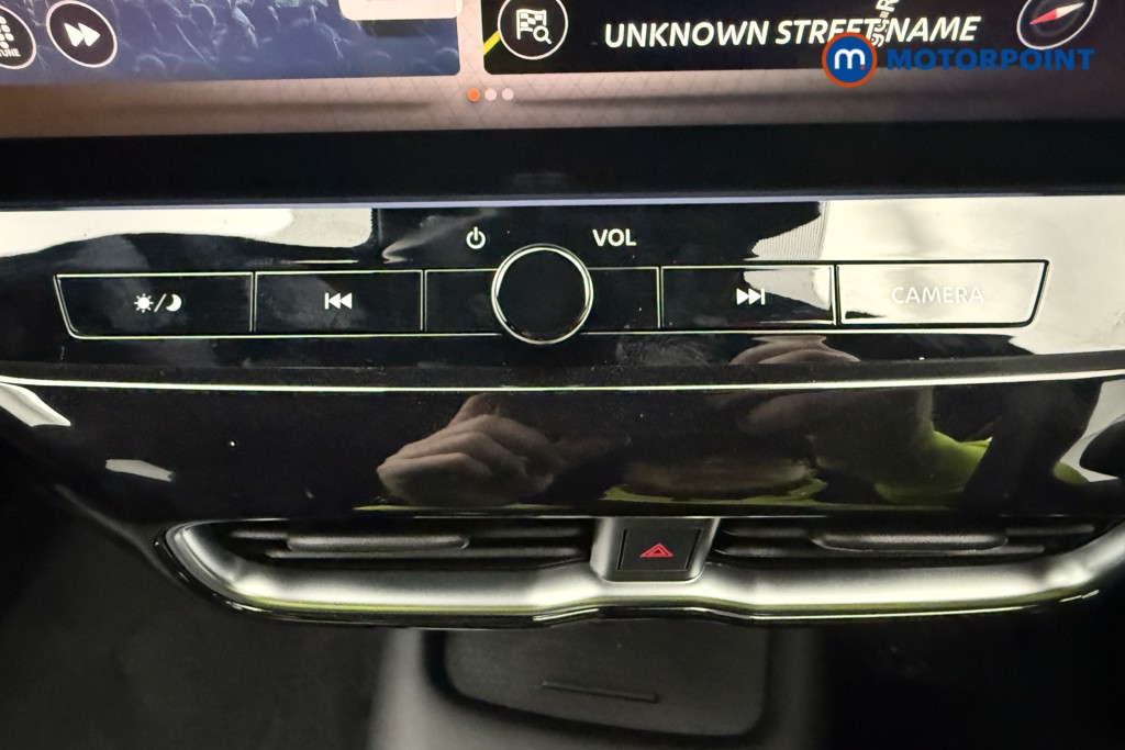 Nissan Juke Tekna Automatic Petrol SUV - Stock Number (1596698) - 7th supplementary image