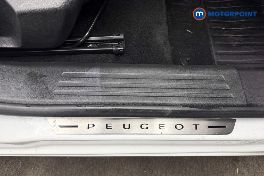 Peugeot 2008 GT Automatic Electric SUV - Stock Number (1599829) - 17th supplementary image