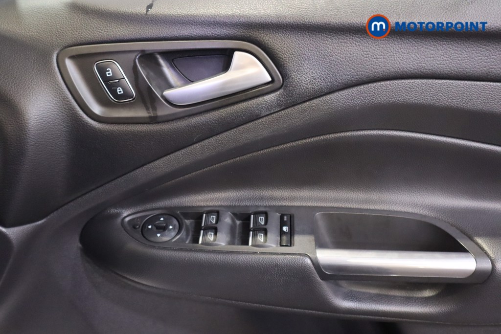 Ford Kuga St-Line Manual Petrol SUV - Stock Number (1600124) - 11th supplementary image