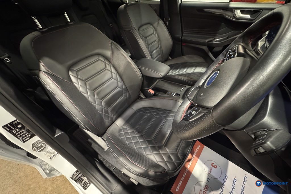 Ford Focus St-Line Vignale Manual Petrol Hatchback - Stock Number (1600433) - 5th supplementary image