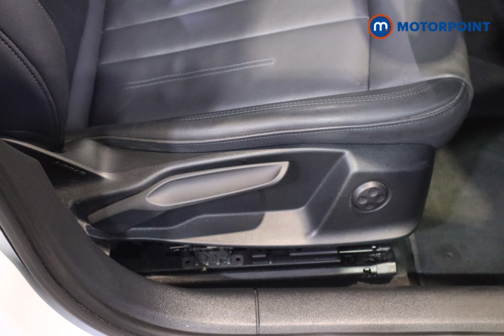 Audi A4 Technik Automatic Petrol Estate - Stock Number (1600999) - 16th supplementary image