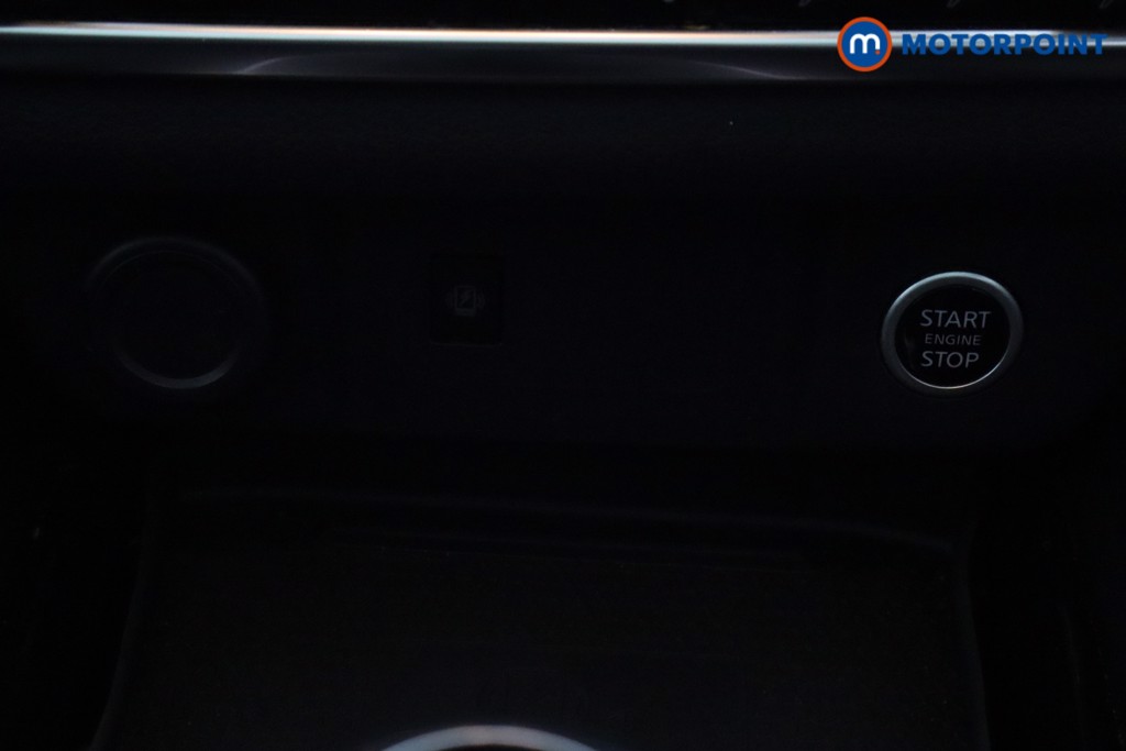 Nissan Qashqai Premiere Edition Manual Petrol SUV - Stock Number (1590597) - 4th supplementary image