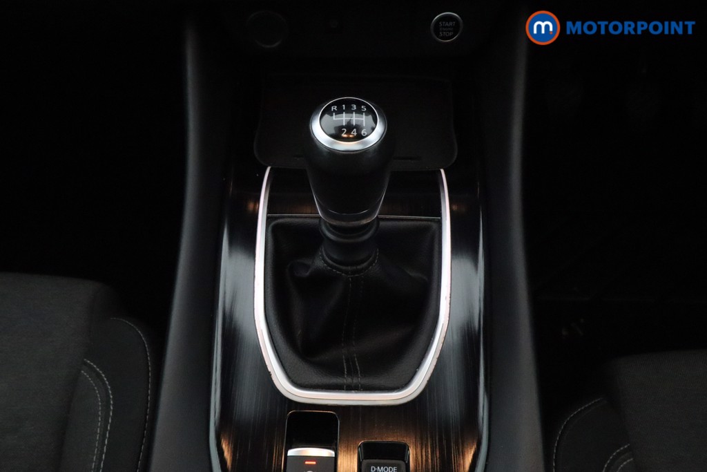 Nissan Qashqai Premiere Edition Manual Petrol SUV - Stock Number (1590597) - 5th supplementary image
