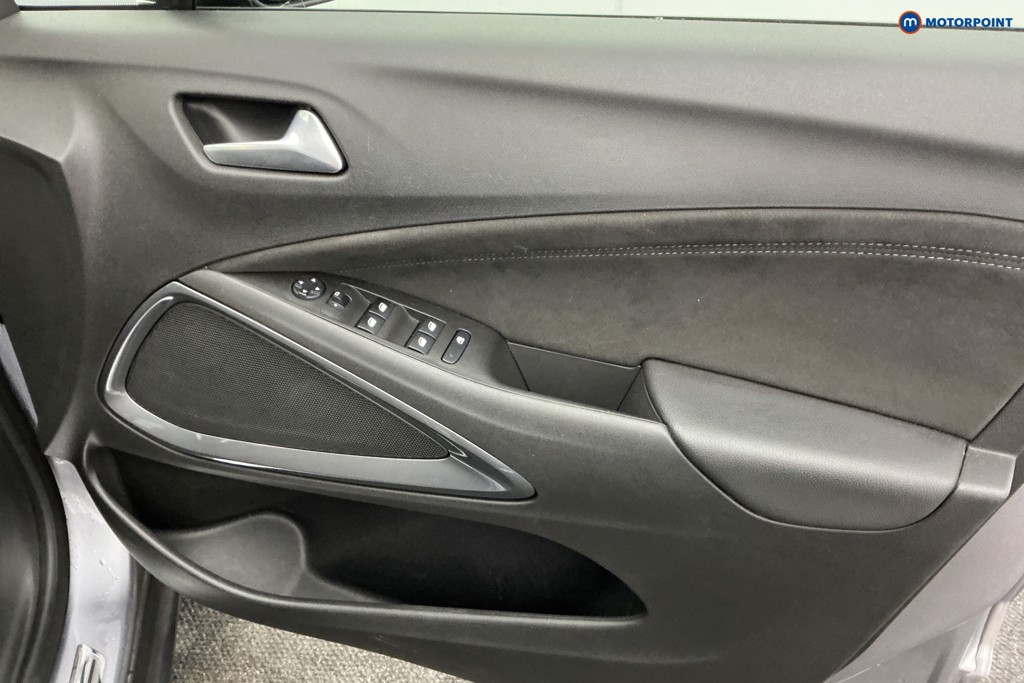 Vauxhall Crossland Ultimate Nav Manual Petrol SUV - Stock Number (1592984) - 22nd supplementary image