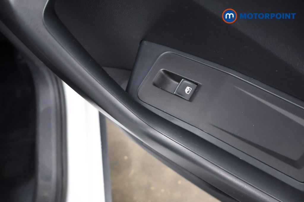 Volkswagen T-Roc SEL Manual Petrol SUV - Stock Number (1595445) - 18th supplementary image