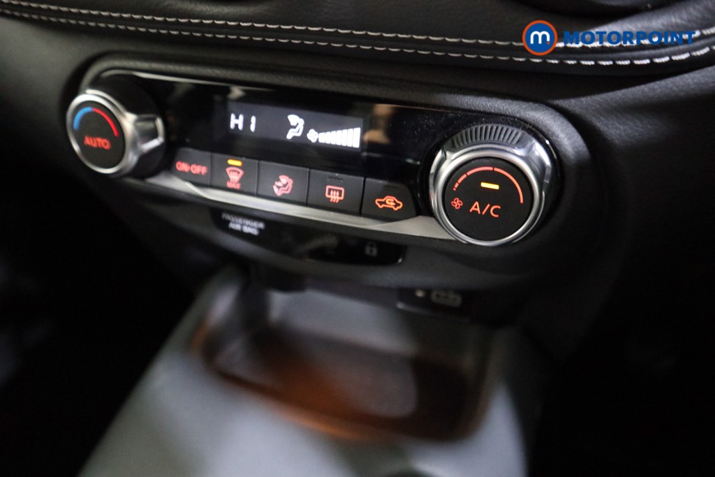 Nissan Juke N-Connecta Manual Petrol SUV - Stock Number (1595953) - 7th supplementary image