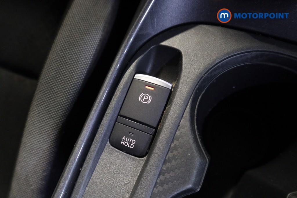 Nissan Juke N-Connecta Manual Petrol SUV - Stock Number (1595953) - 9th supplementary image