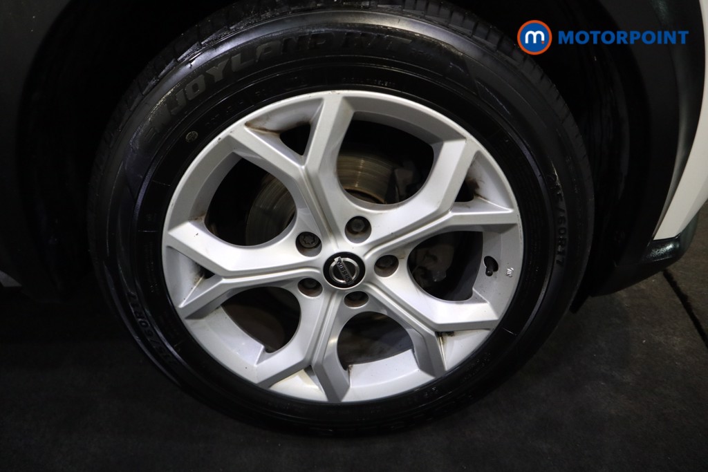 Nissan Juke N-Connecta Manual Petrol SUV - Stock Number (1595953) - 19th supplementary image