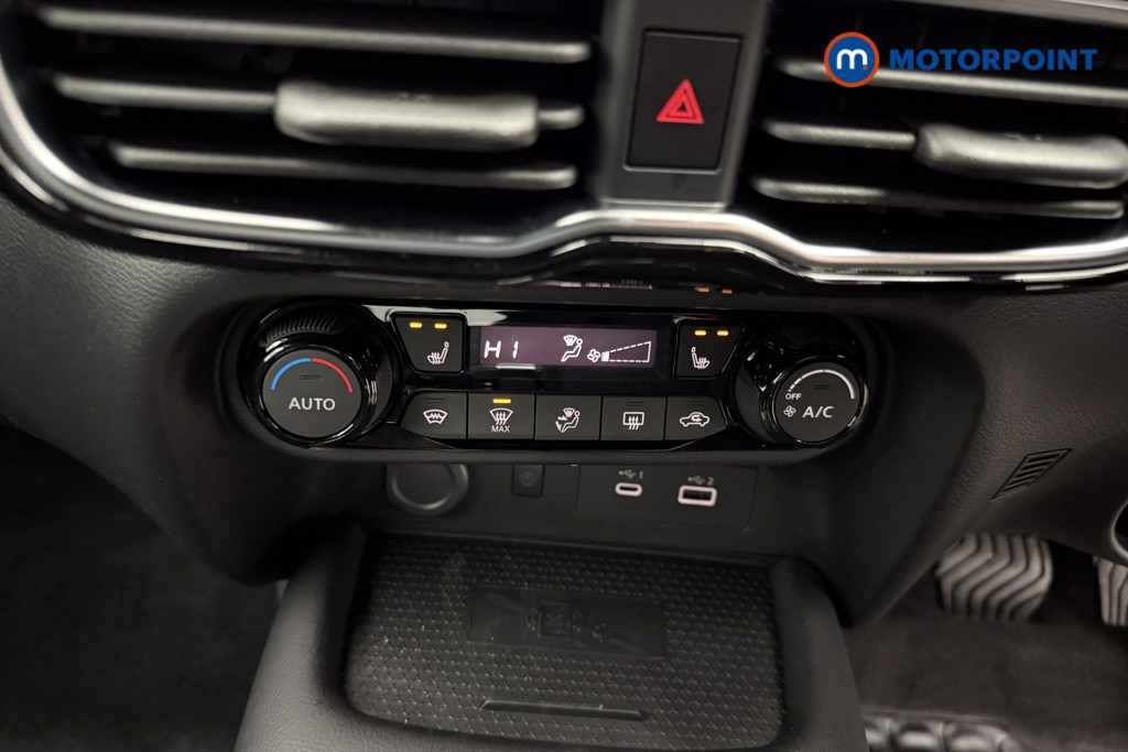 Nissan Juke Tekna Automatic Petrol SUV - Stock Number (1596702) - 17th supplementary image